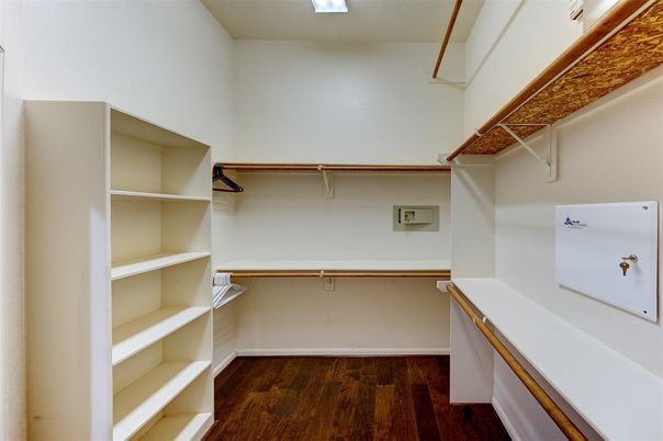 Interior, Walk-in Closets, Wood Texture Flooring