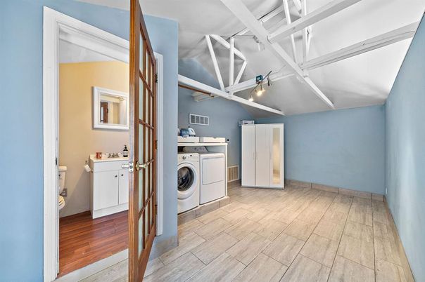 Interior, Utility Closets, Washer, Wood Texture Flooring