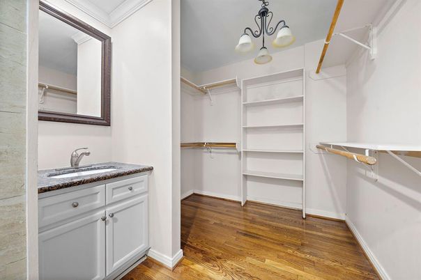 Interior, Walk-in Closets, Wood Texture Flooring
