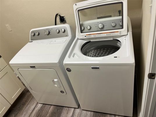 Interior, Utility Closets, Washer, Wood Texture Flooring