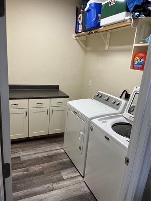 Interior, Washer, Wood Texture Flooring