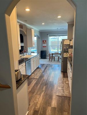 Dining room, Interior, Kitchen, Pendant Lights, Recessed Lighting, Wood Texture Flooring