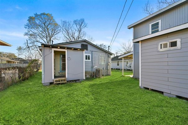 Backyard, Exterior