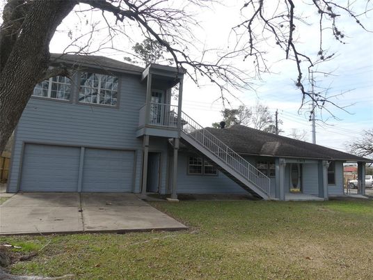 Attached, Exterior, Facade, Raised Ranch