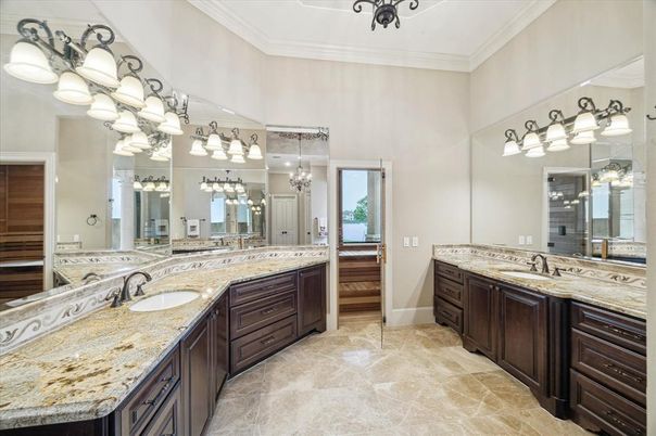 Bathroom, Dual Sink Vanities, Interior