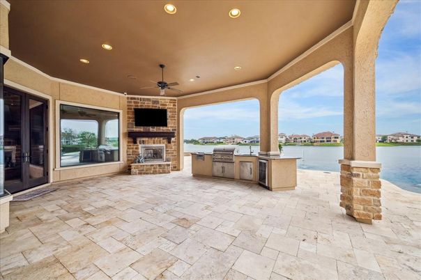 Exterior, Fireplace, Water