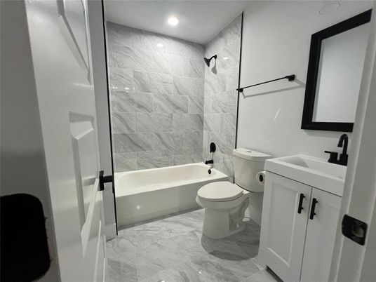 Bathroom, Interior, Marble, Marble Walls, Recessed Lighting