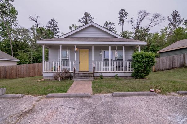 Exterior, Facade, American Craftsman