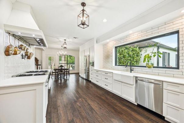 Chandelier, Dining room, Interior, Kitchen, Pendant Lights, Recessed Lighting, Stainless Steel Appliances, Wood Texture Flooring