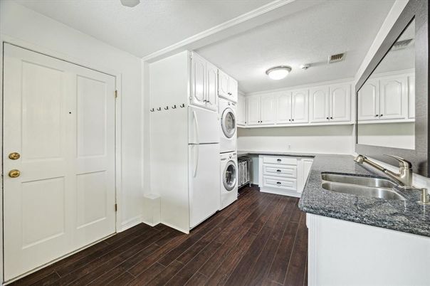 Interior, Kitchen, Washer, Wood Texture Flooring