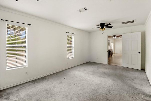 Empty room, Interior