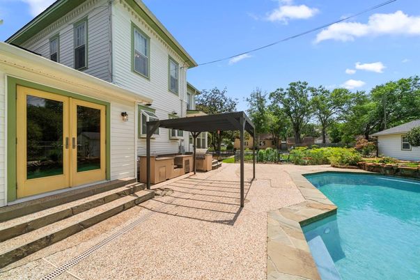 Exterior, Pool
