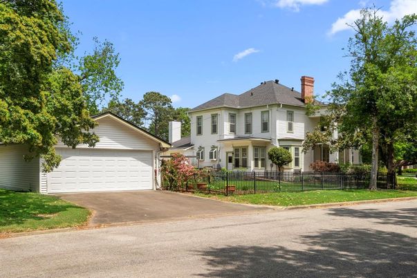 Attached, Exterior, Facade, French Provincial