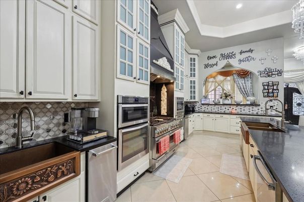 Chandelier, Interior, Kitchen, Recessed Lighting, Stainless Steel Appliances