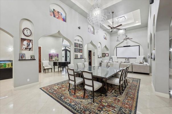 Chandelier, Dining room, Interior, Living room, Piano, Recessed Lighting
