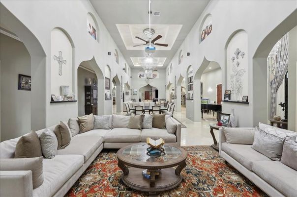 Chandelier, Dining room, Interior, Living room
