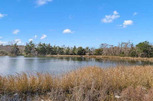 Exterior, Lake