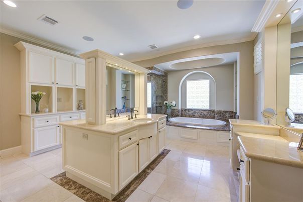 Bathroom, Dual Sink Vanities, Interior, Recessed Lighting