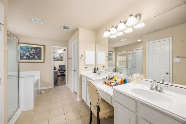 Bathroom, Dual Sink Vanities, Interior