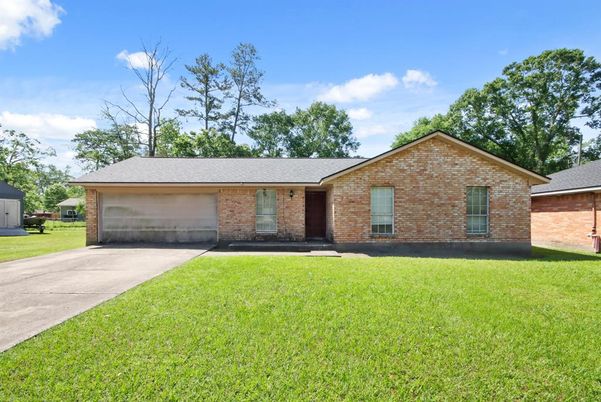 Attached, Backyard, Exterior, Facade, Brick Facade, Ranch