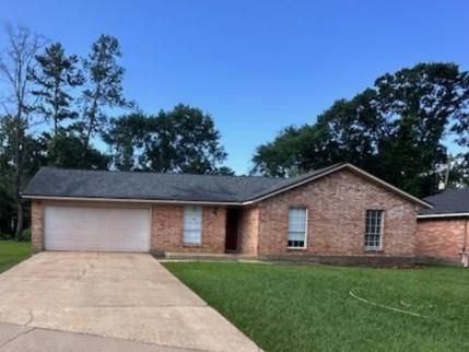 Attached, Backyard, Exterior, Facade, Brick Facade, Ranch