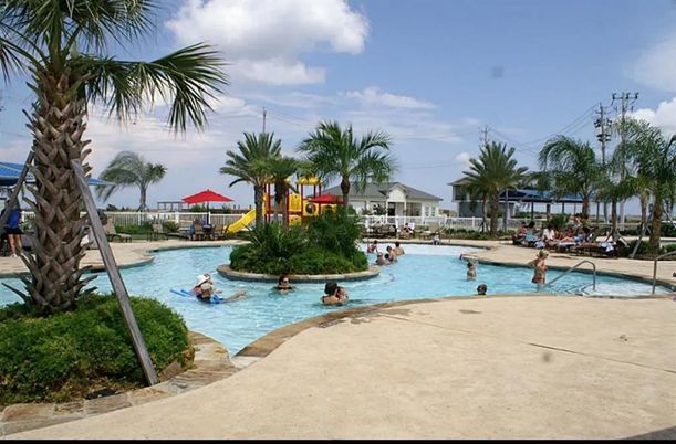 Exterior, Playground, Pool