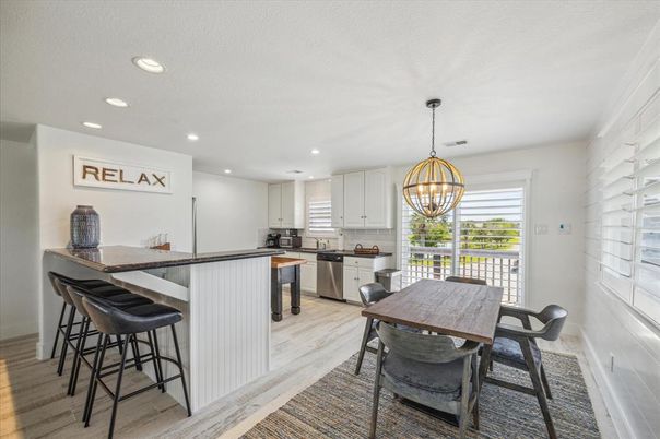 Chandelier, Dining room, Interior, Kitchen, Pendant Lights, Recessed Lighting, Wood Texture Flooring