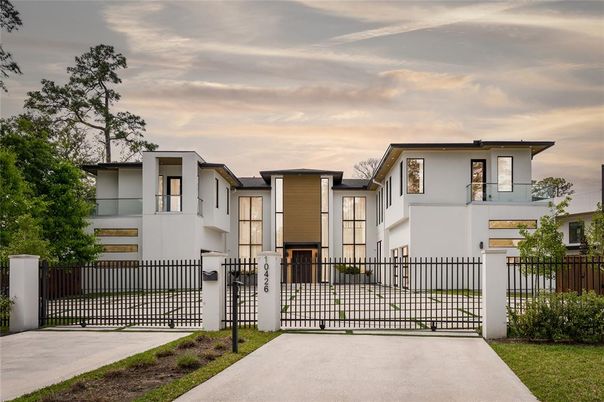 Exterior, Facade, Modern