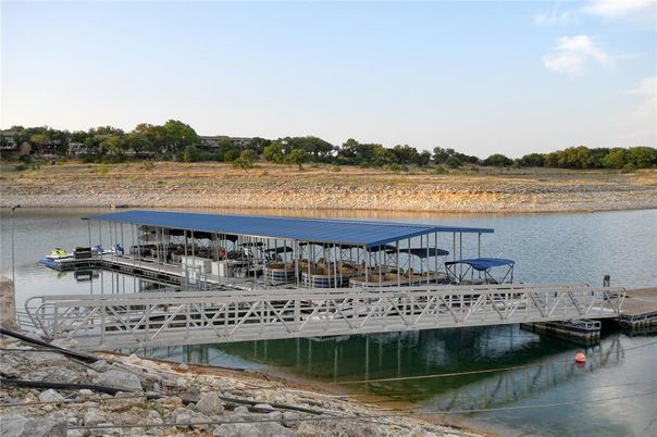 Exterior, Lake