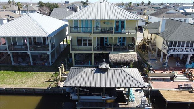 Exterior, Drone