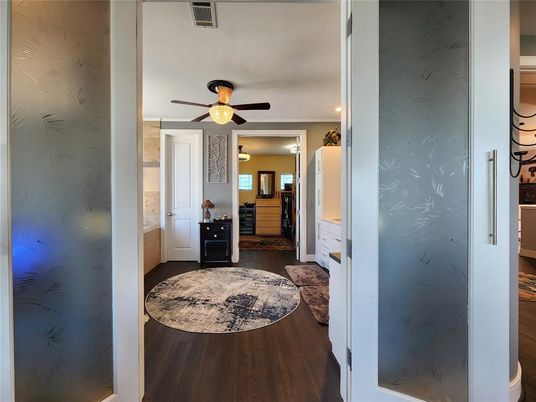 Interior, Recessed Lighting, Wood Texture Flooring