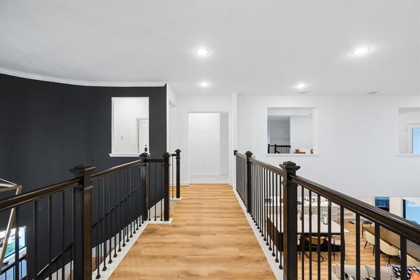 Interior, Recessed Lighting, Wood Texture Flooring
