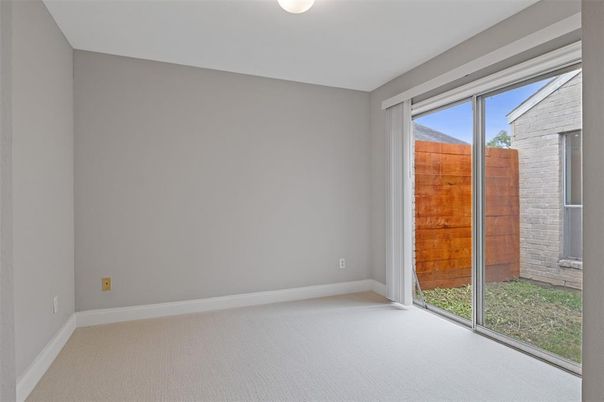 Empty room, Interior