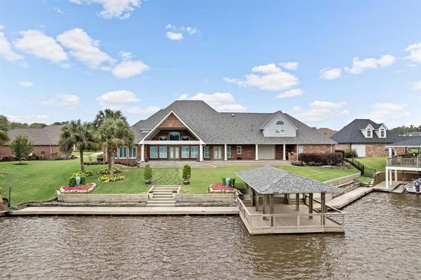 Exterior, Lake