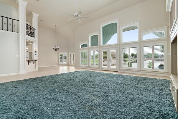 Chandelier, Empty room, Interior, Pendant Lights