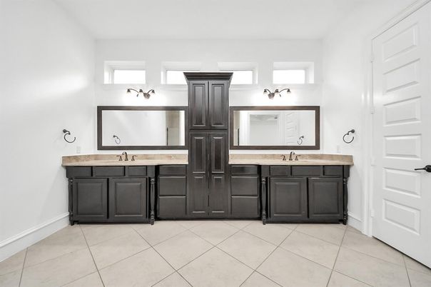 Bathroom, Dual Sink Vanities, Interior