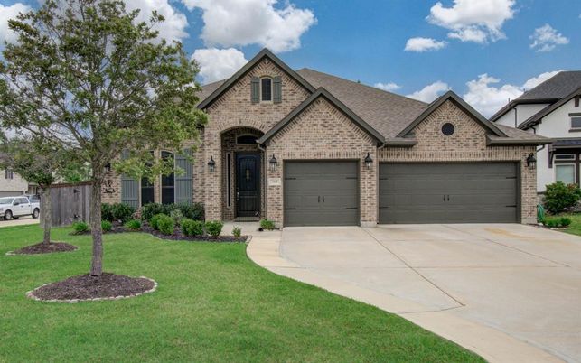 Attached, Exterior, Facade, Brick Facade, Brick Traditional