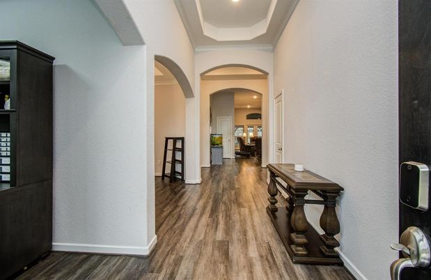 Interior, Recessed Lighting, Wood Texture Flooring