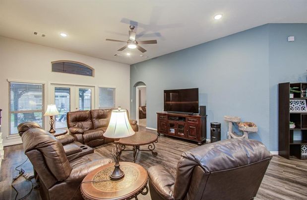Interior, Living room, Recessed Lighting, Wood Texture Flooring