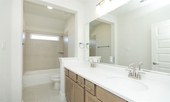 Bathroom, Dual Sink Vanities, Interior, Recessed Lighting