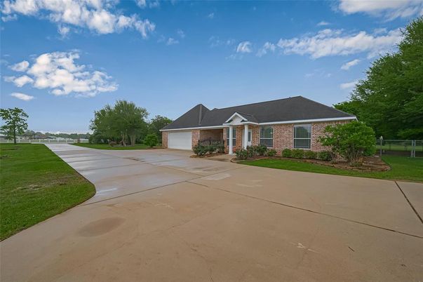 Attached, Exterior, Facade, Brick Facade, Ranch