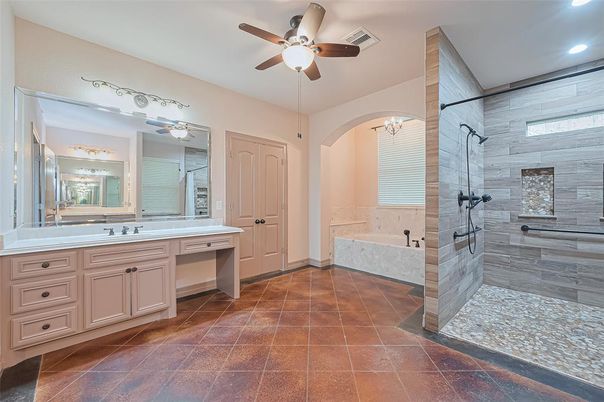 Bathroom, Dual Sink Vanities, Interior, Recessed Lighting