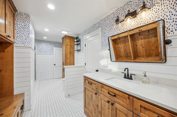 Bathroom, Interior, Recessed Lighting