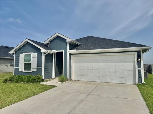 Attached, Exterior, Facade, American Craftsman
