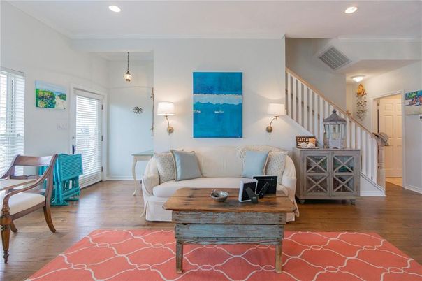 Interior, Living room, Pendant Lights, Recessed Lighting, Wood Texture Flooring