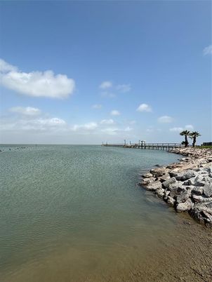Exterior, Lake