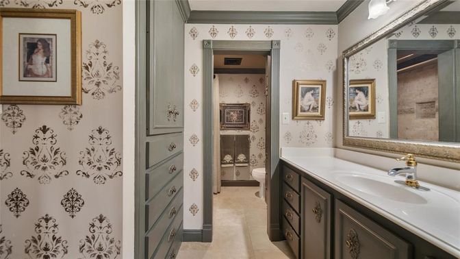 Bathroom, Interior