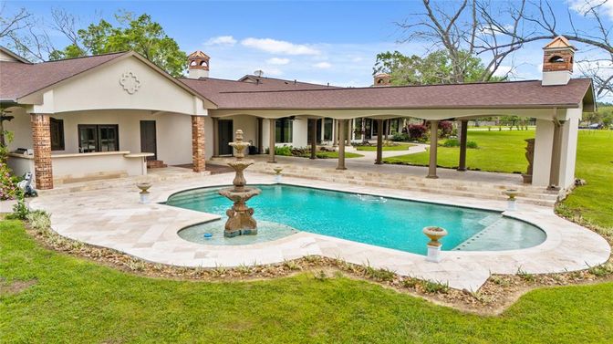Exterior, Pool