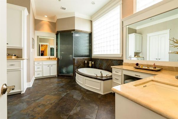 Bathroom, Dual Sink Vanities, Interior, Recessed Lighting