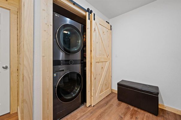 Interior, Utility Closets, Washer, Wood Texture Flooring